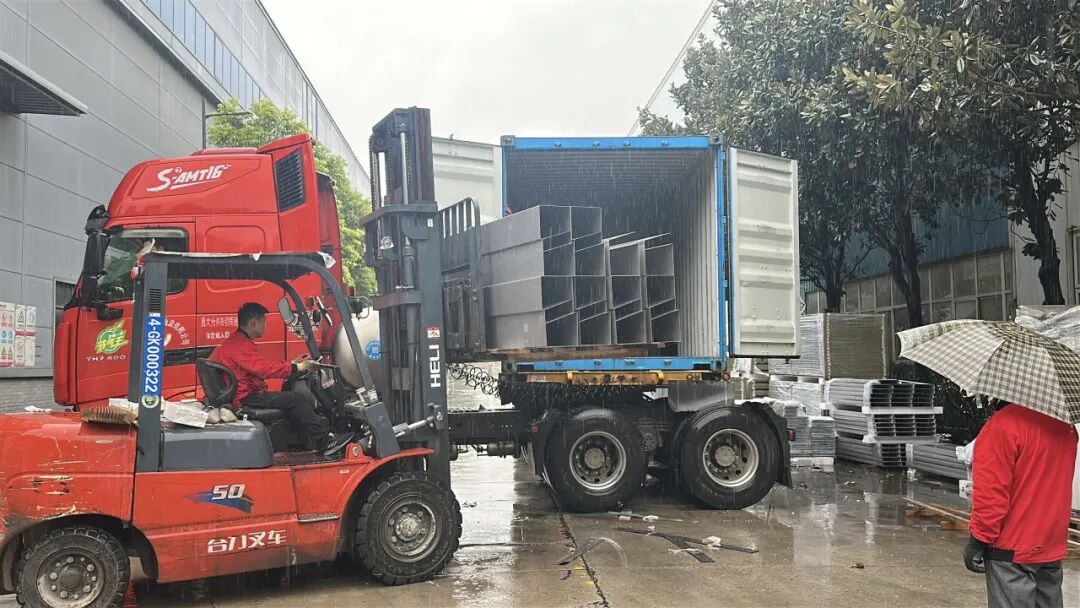 风雨无阻！宝润达车间“铁军”迎战连绵秋雨，护航日本客户准时交付！