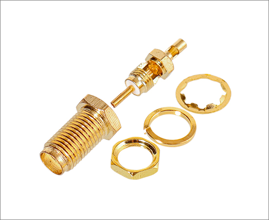 SMA(母)分体式板后直式插座，适用线缆：RF0.81 RF1.13 RF1.37，频率：DC0~6GHz，牙长：13mm}