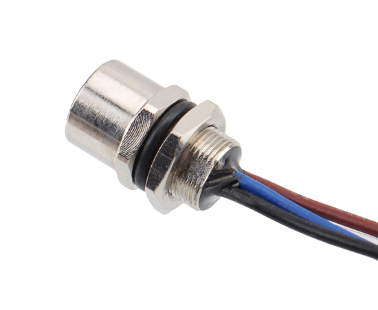 M8板前安装孔型插座 焊线式(内置灌胶) 螺牙M8X0.5}