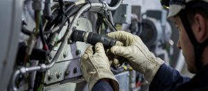 连接"风光"未来：欧标M12在风电与光伏